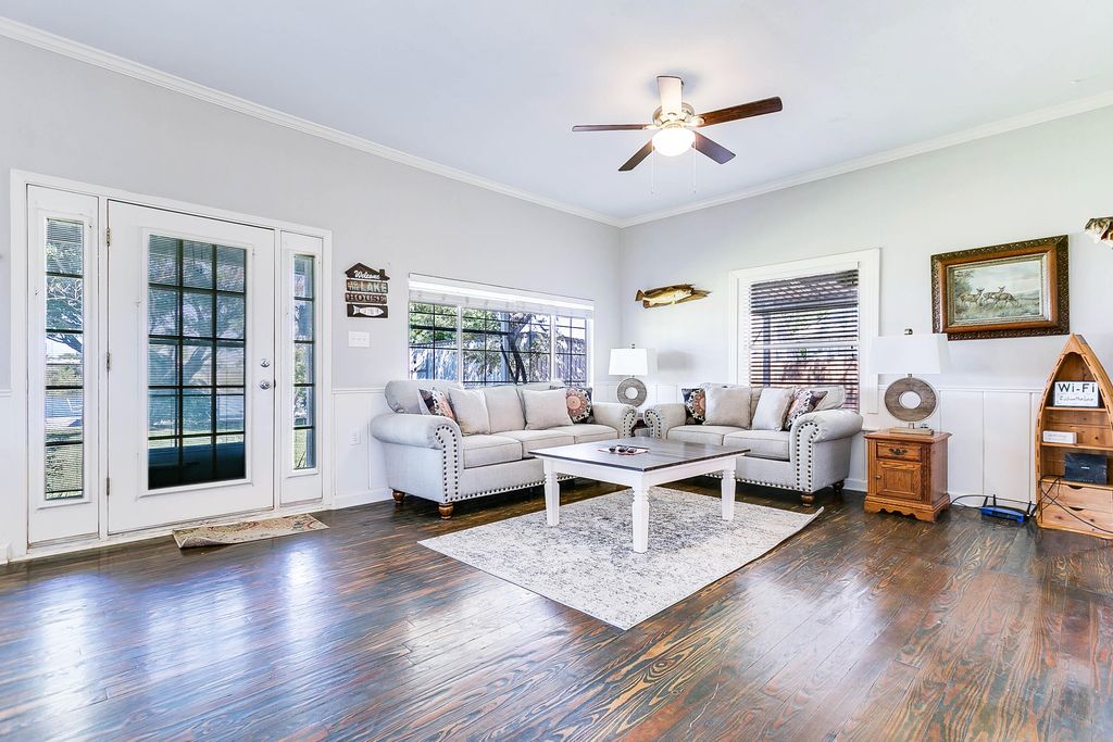 Image 17 of property listing at 2330 Fisherman's Road, San Angelo, TX 76904