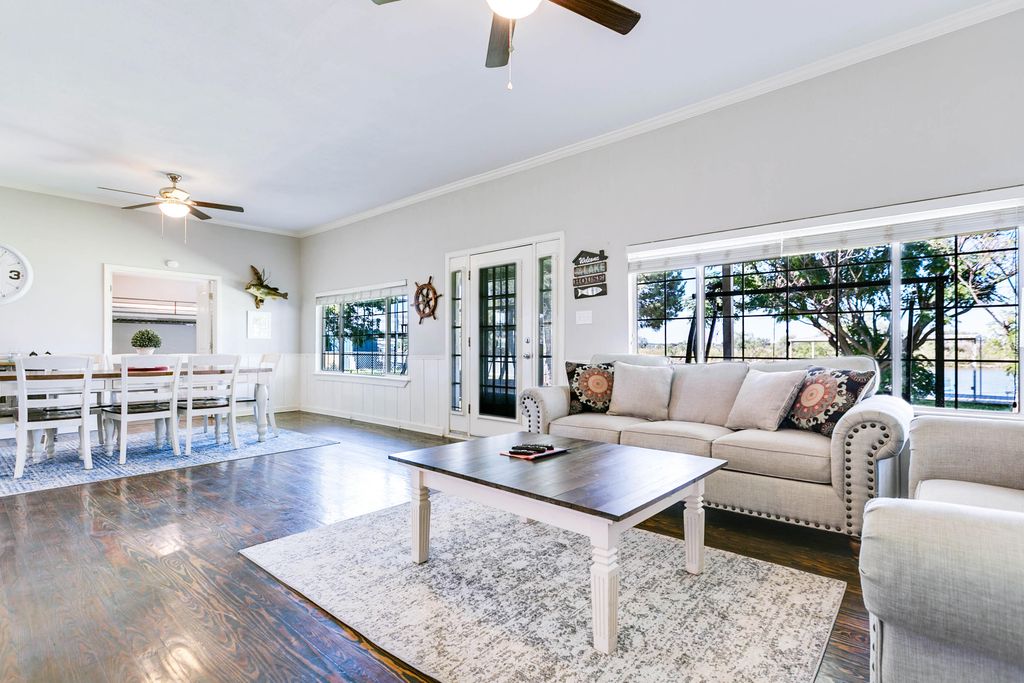 Image 18 of property listing at 2330 Fisherman's Road, San Angelo, TX 76904