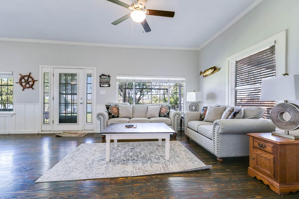 Image 19 of property listing at 2330 Fisherman's Road, San Angelo, TX 76904