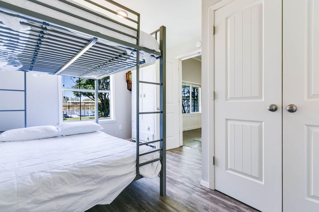 Image 21 of property listing at 2330 Fisherman's Road, San Angelo, TX 76904