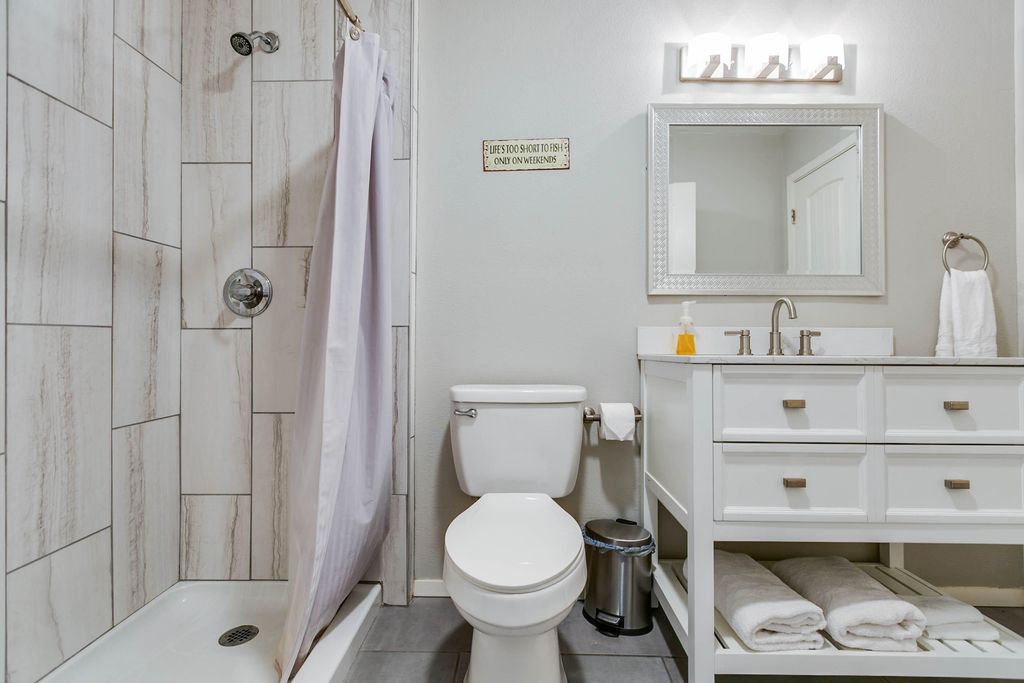 Image 22 of property listing at 2330 Fisherman's Road, San Angelo, TX 76904