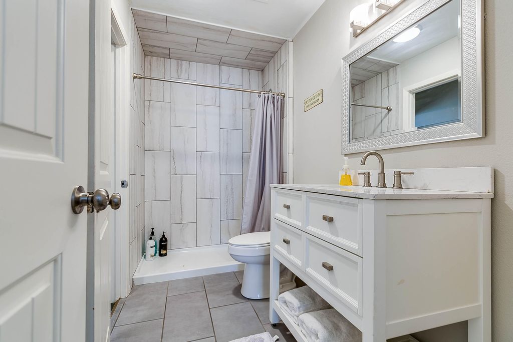 Image 23 of property listing at 2330 Fisherman's Road, San Angelo, TX 76904