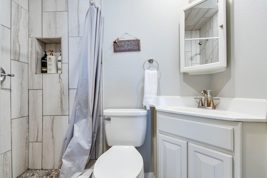 Image 27 of property listing at 2330 Fisherman's Road, San Angelo, TX 76904