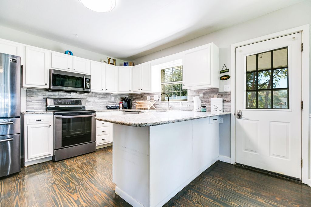 Image 31 of property listing at 2330 Fisherman's Road, San Angelo, TX 76904