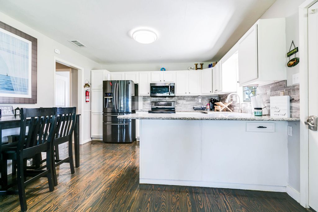 Image 32 of property listing at 2330 Fisherman's Road, San Angelo, TX 76904