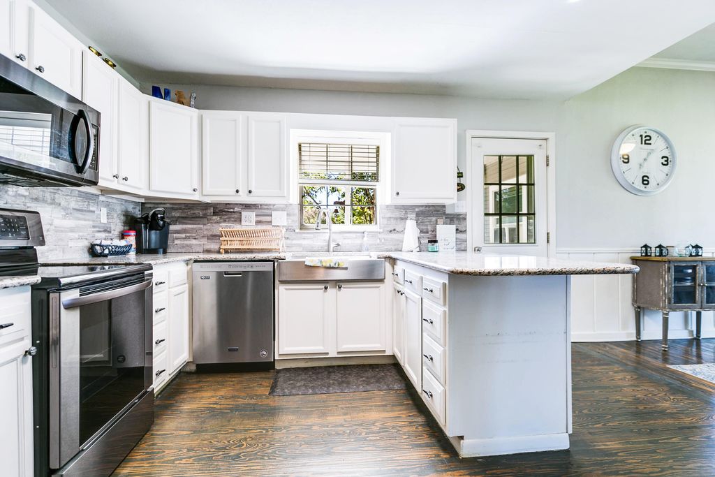 Image 33 of property listing at 2330 Fisherman's Road, San Angelo, TX 76904