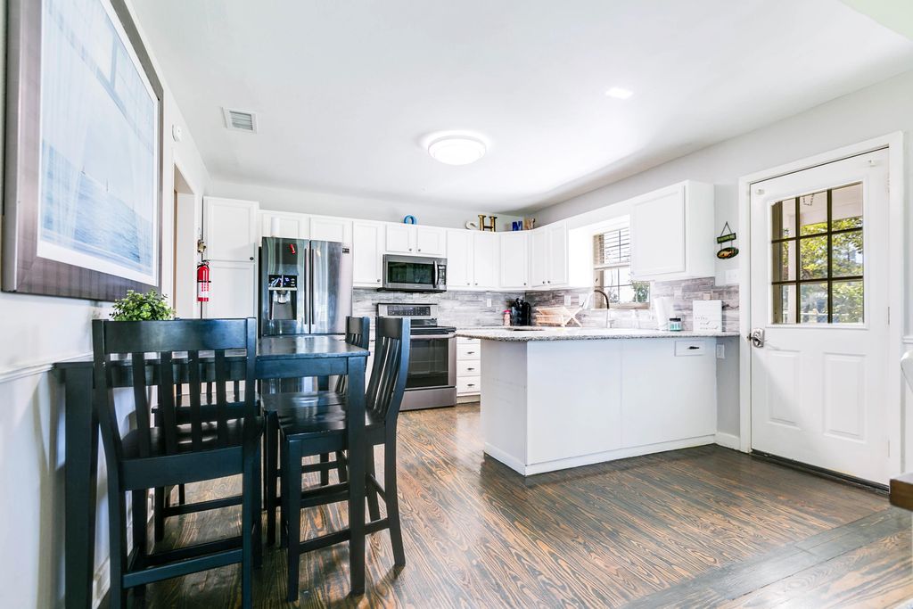 Image 4 of property listing at 2330 Fisherman's Road, San Angelo, TX 76904