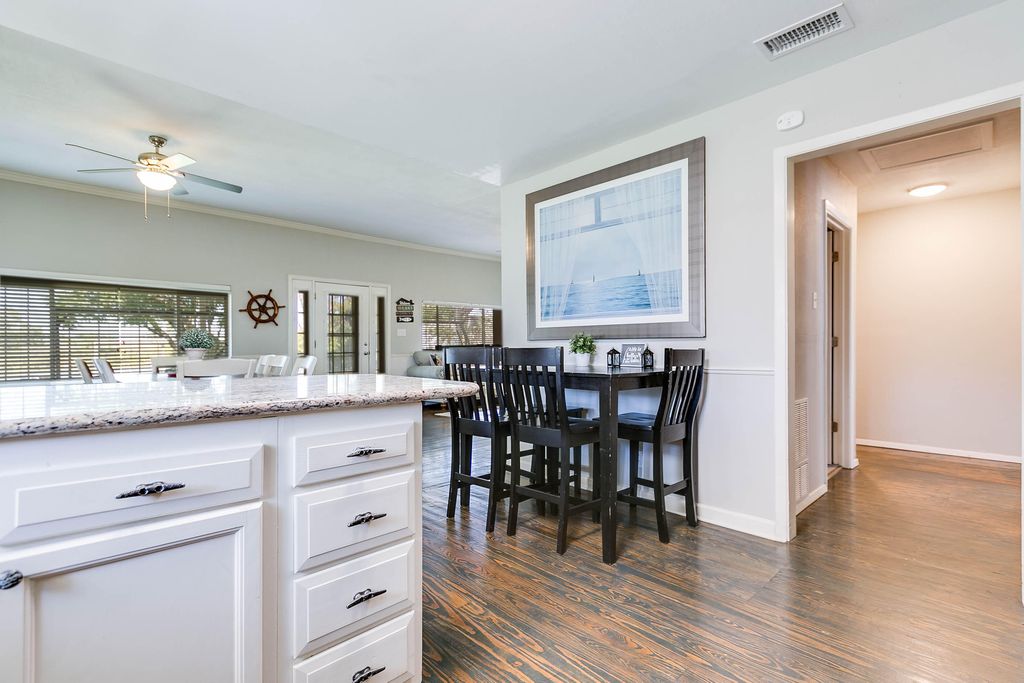 Image 5 of property listing at 2330 Fisherman's Road, San Angelo, TX 76904