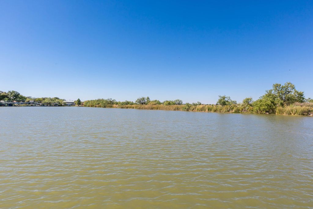 Image 9 of property listing at 2330 Fisherman's Road, San Angelo, TX 76904