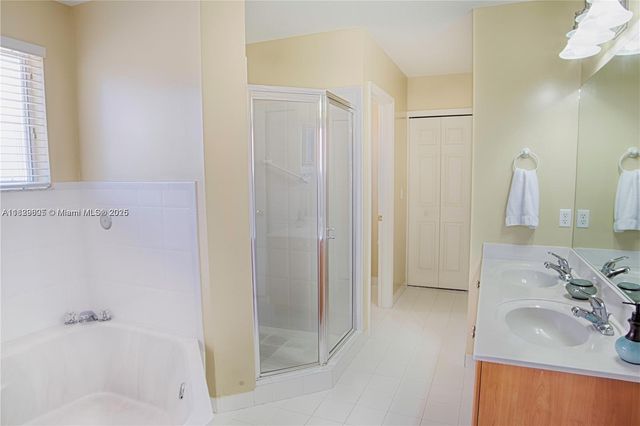 14432 SW 38th Ln, Miami, FL 33175