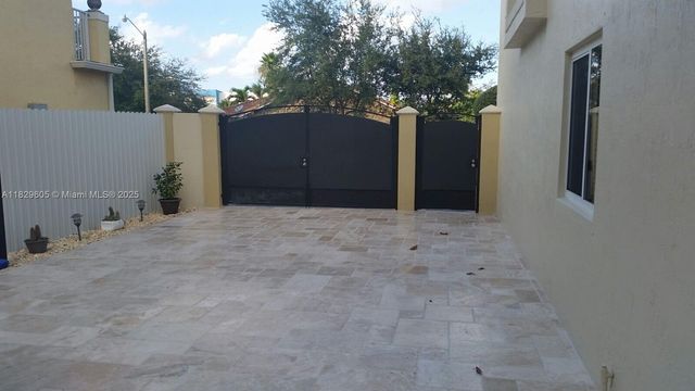 14432 SW 38th Ln, Miami, FL 33175