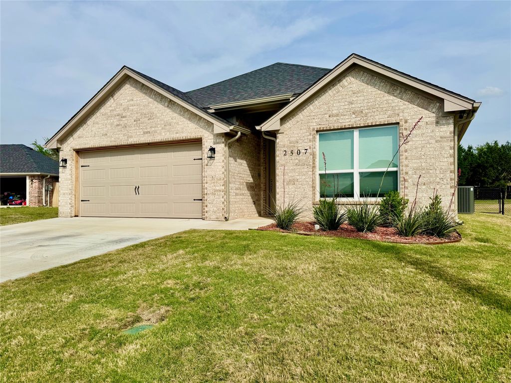 2507 Christine Drive, Granbury, TX 76048