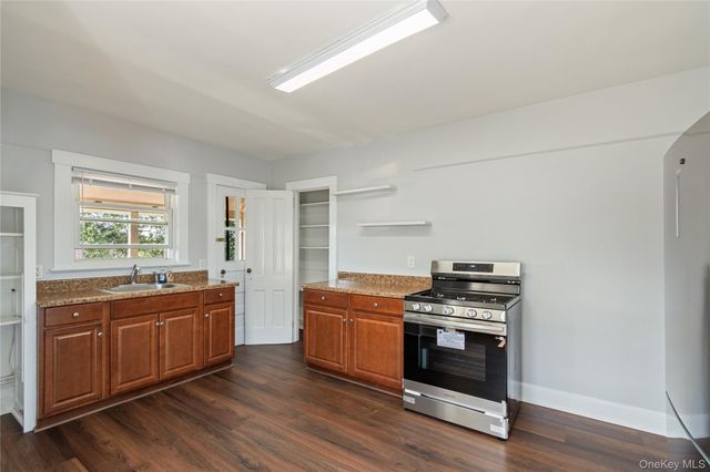26 S Bayles Avenue, Port Washington, NY 11050