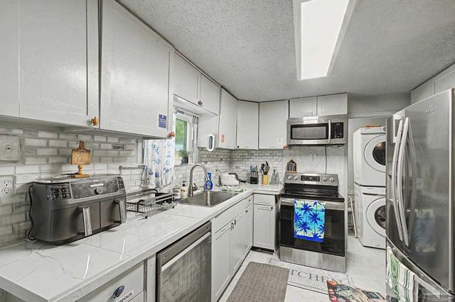 1731 Savage Ln, Pensacola, FL 32505