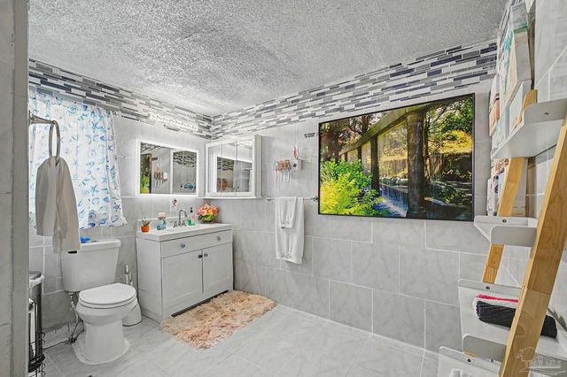 1731 Savage Ln, Pensacola, FL 32505