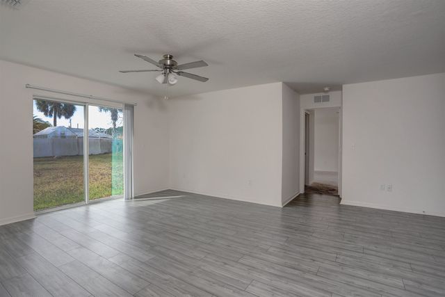 30 Riviere Ln, Palm Coast, FL 32164