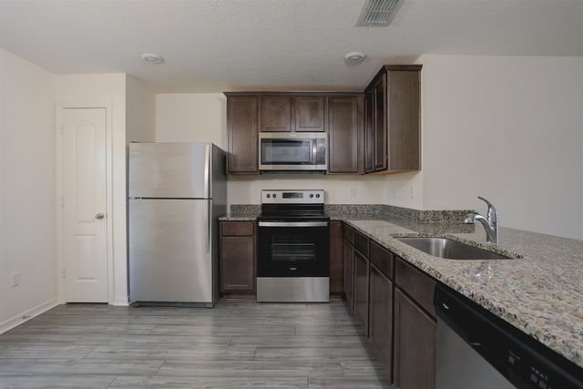 30 Riviere Ln, Palm Coast, FL 32164