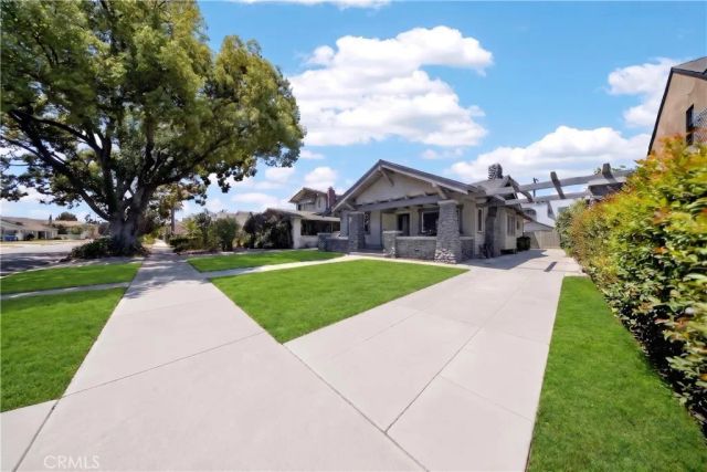 1305 W 46th, Los Angeles, CA 90037