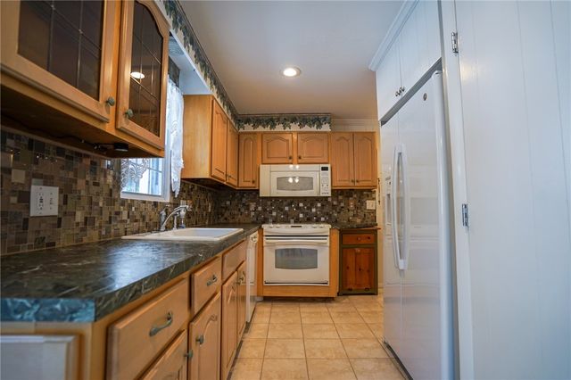 145 Stonedale Road, Warwick, RI 02889