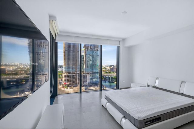 68 SE 6th St 1702, Miami, FL 33131