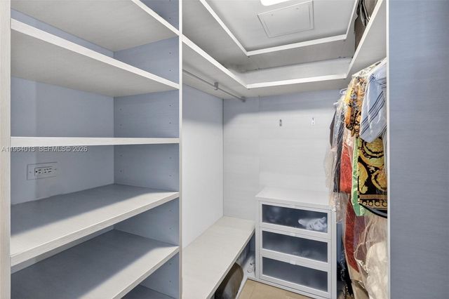 68 SE 6th St 1702, Miami, FL 33131