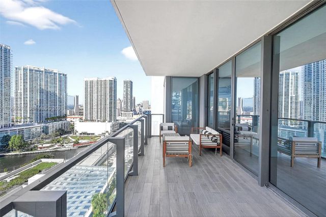 68 SE 6th St 1702, Miami, FL 33131