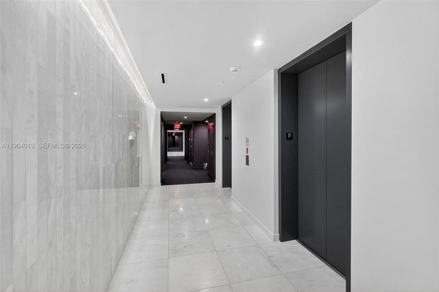 68 SE 6th St 1702, Miami, FL 33131