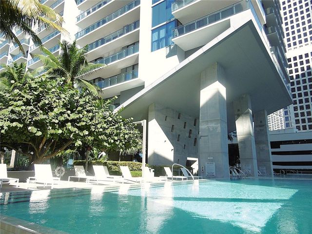 68 SE 6th St 1702, Miami, FL 33131