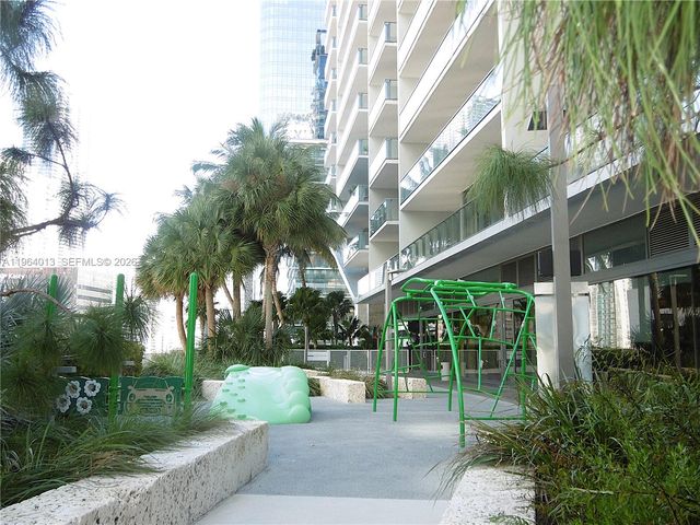 68 SE 6th St 1702, Miami, FL 33131