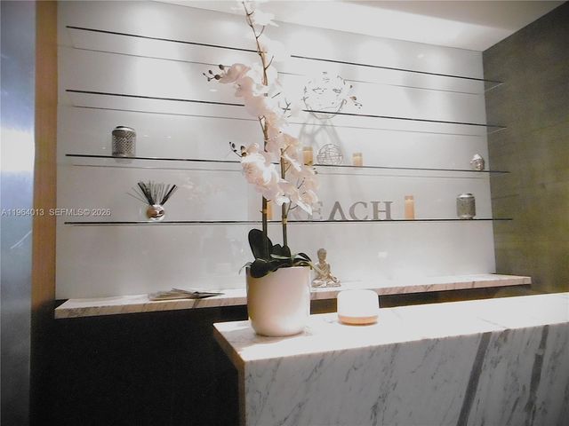 68 SE 6th St 1702, Miami, FL 33131