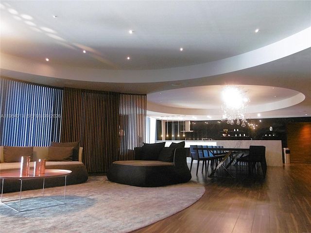 68 SE 6th St 1702, Miami, FL 33131