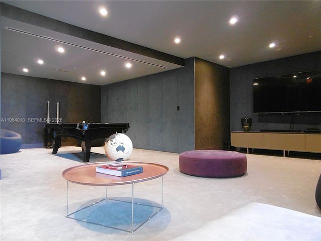 68 SE 6th St 1702, Miami, FL 33131