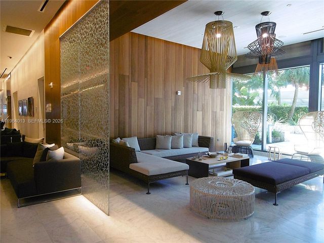 68 SE 6th St 1702, Miami, FL 33131