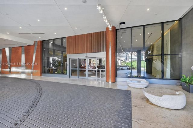 68 SE 6th St 1702, Miami, FL 33131