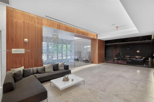 68 SE 6th St 1702, Miami, FL 33131