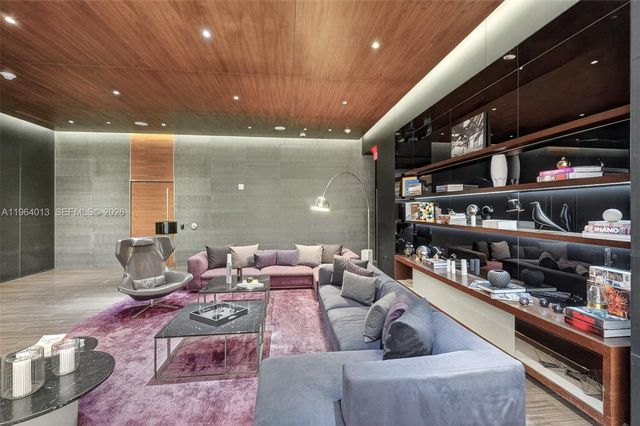 68 SE 6th St 1702, Miami, FL 33131