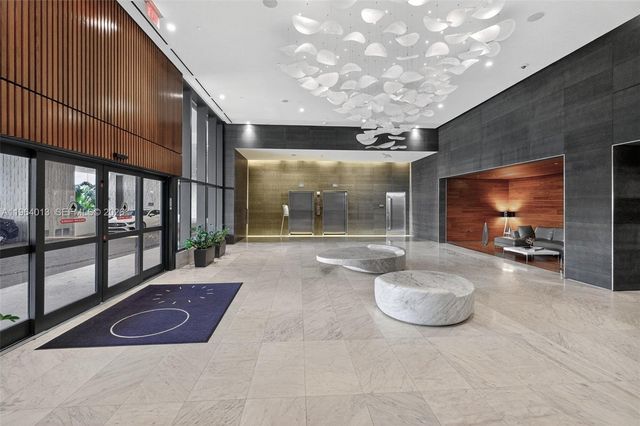 68 SE 6th St 1702, Miami, FL 33131