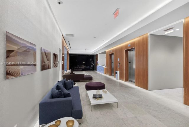 68 SE 6th St 1702, Miami, FL 33131