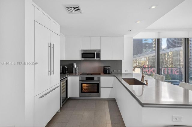 68 SE 6th St 1702, Miami, FL 33131