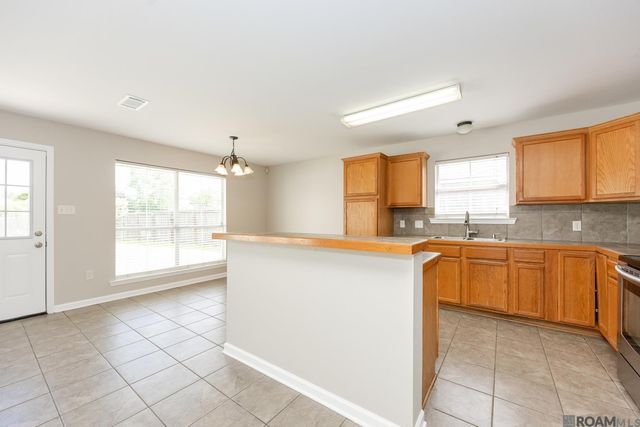 11297 Shady Bend Dr, Denham Springs, LA 70726