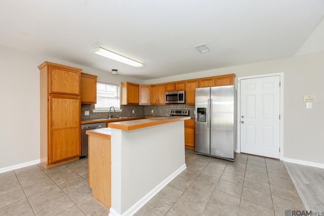 11297 Shady Bend Dr, Denham Springs, LA 70726