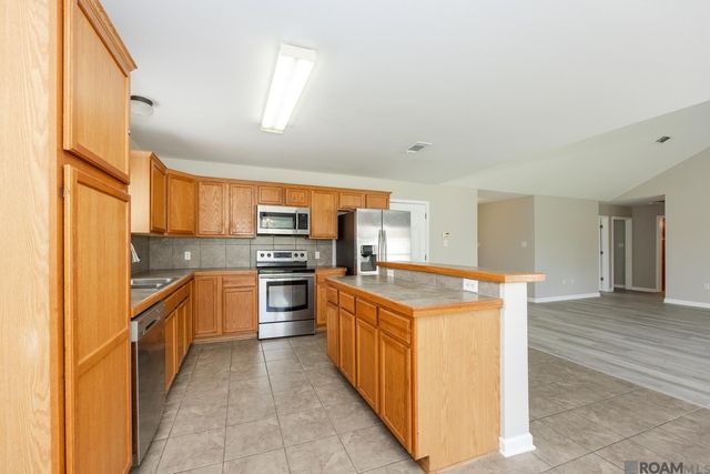 11297 Shady Bend Dr, Denham Springs, LA 70726