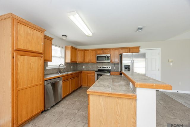 11297 Shady Bend Dr, Denham Springs, LA 70726