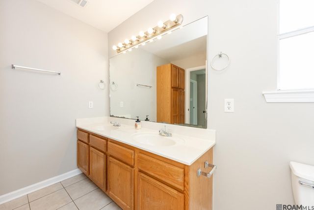 11297 Shady Bend Dr, Denham Springs, LA 70726