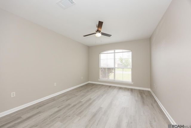 11297 Shady Bend Dr, Denham Springs, LA 70726