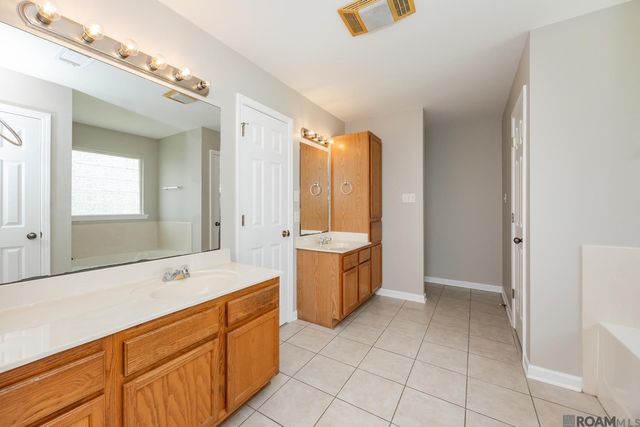 11297 Shady Bend Dr, Denham Springs, LA 70726