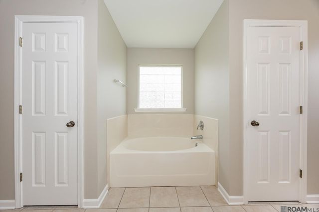 11297 Shady Bend Dr, Denham Springs, LA 70726