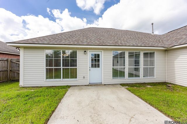 11297 Shady Bend Dr, Denham Springs, LA 70726