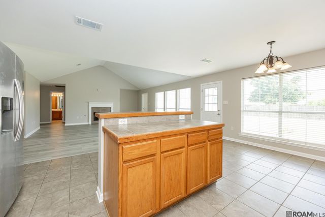 11297 Shady Bend Dr, Denham Springs, LA 70726