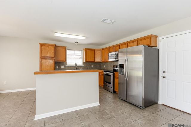 11297 Shady Bend Dr, Denham Springs, LA 70726